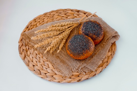 Булочка с маком